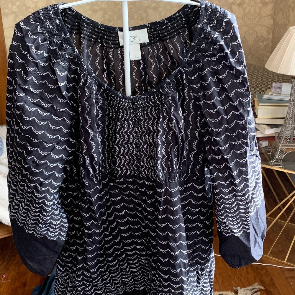 Ann Taylor loft bottom‎ zip blouse. Worn a few times.